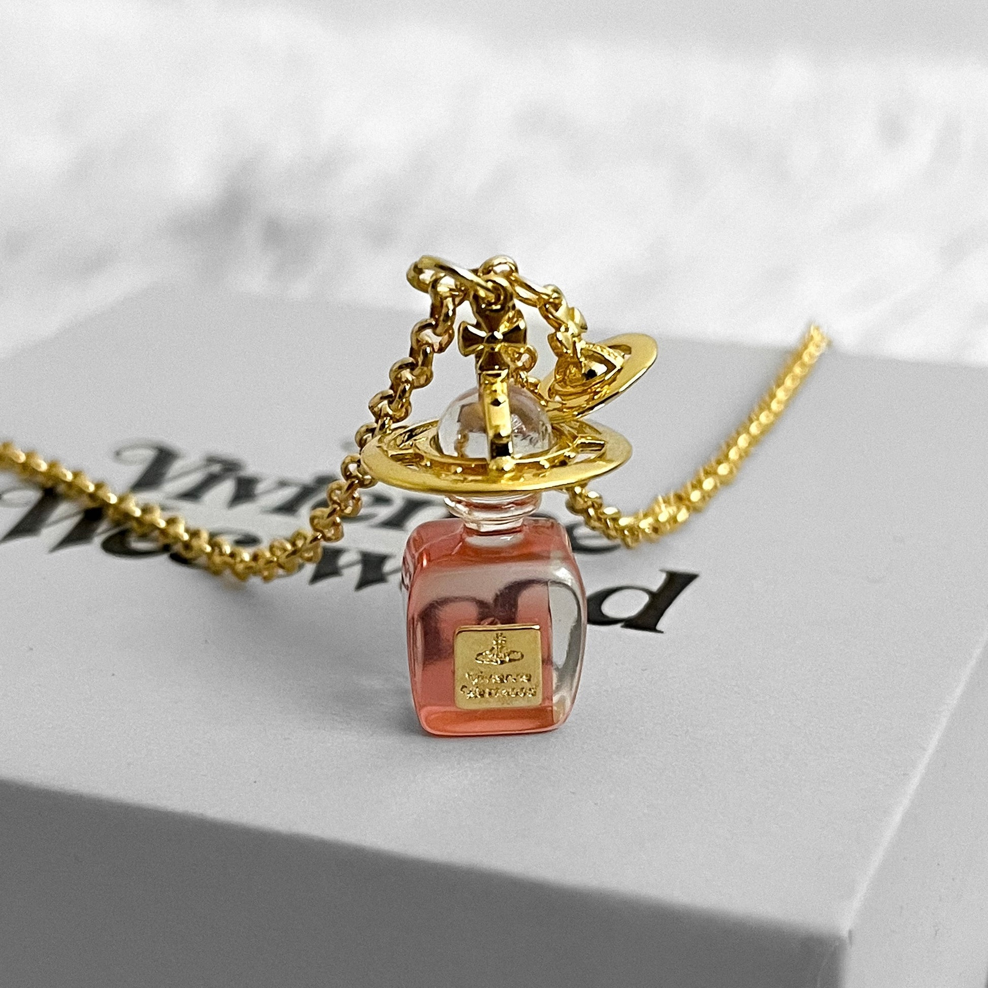 Collar VW perfume