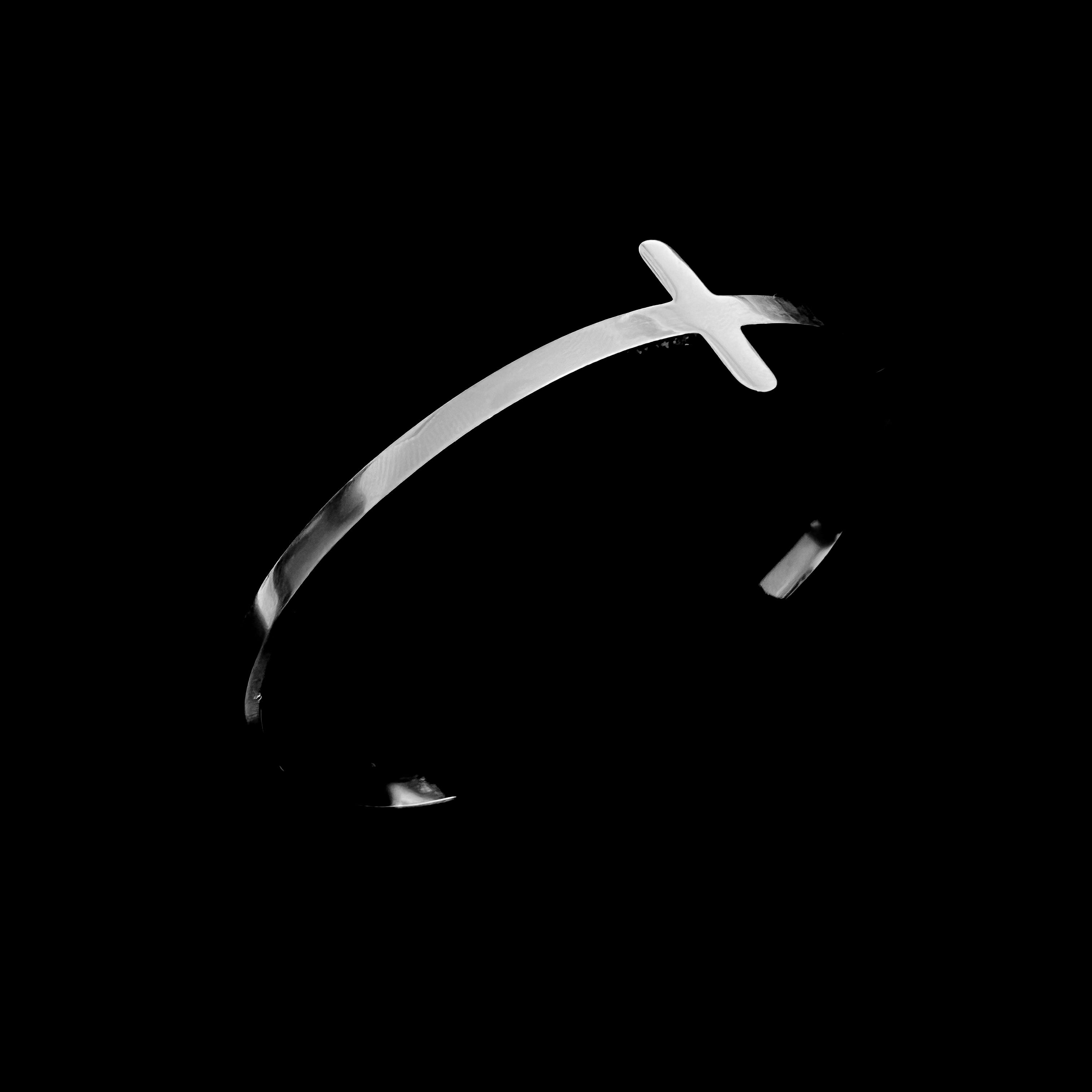 Minimal Cross Cuff