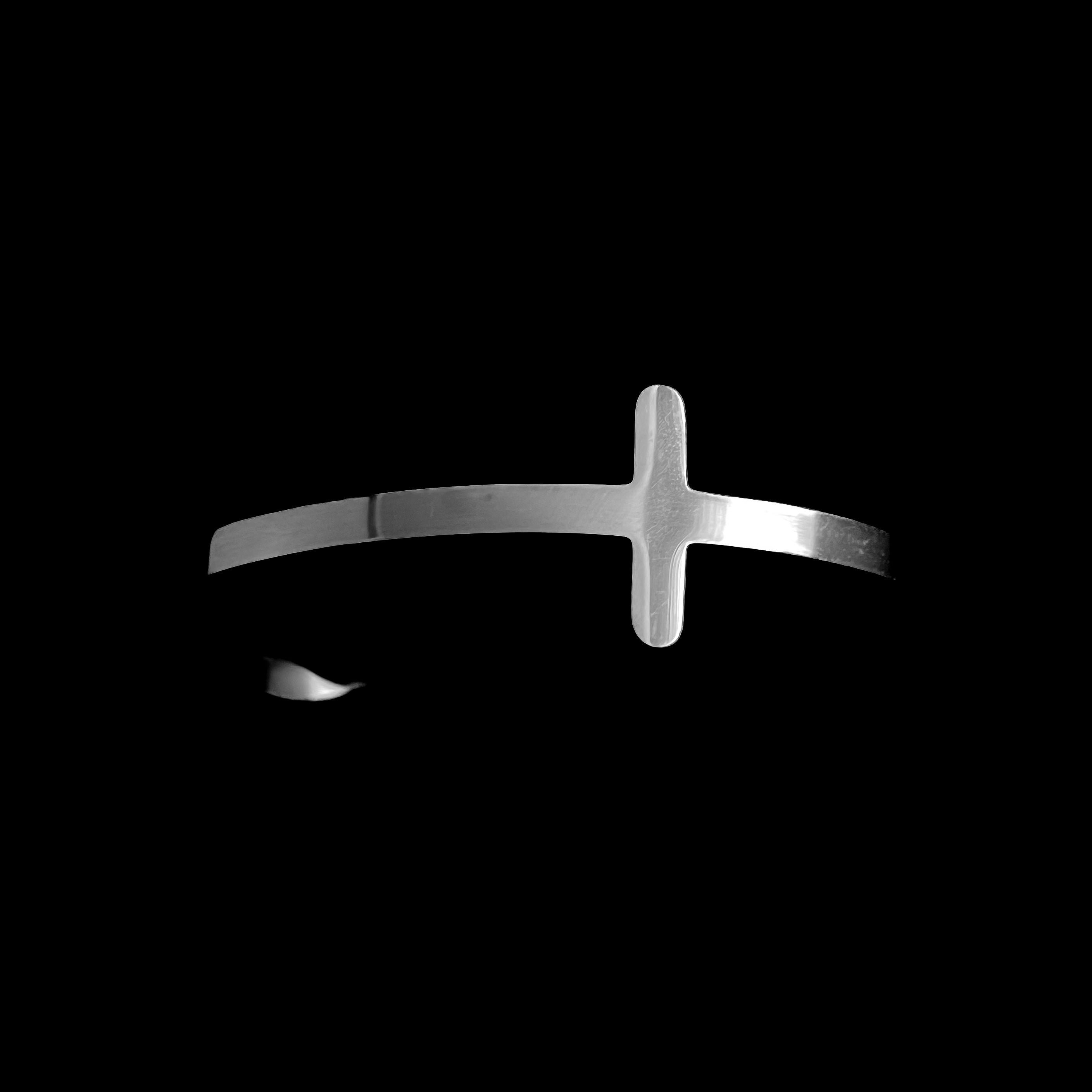 Minimal Cross Cuff