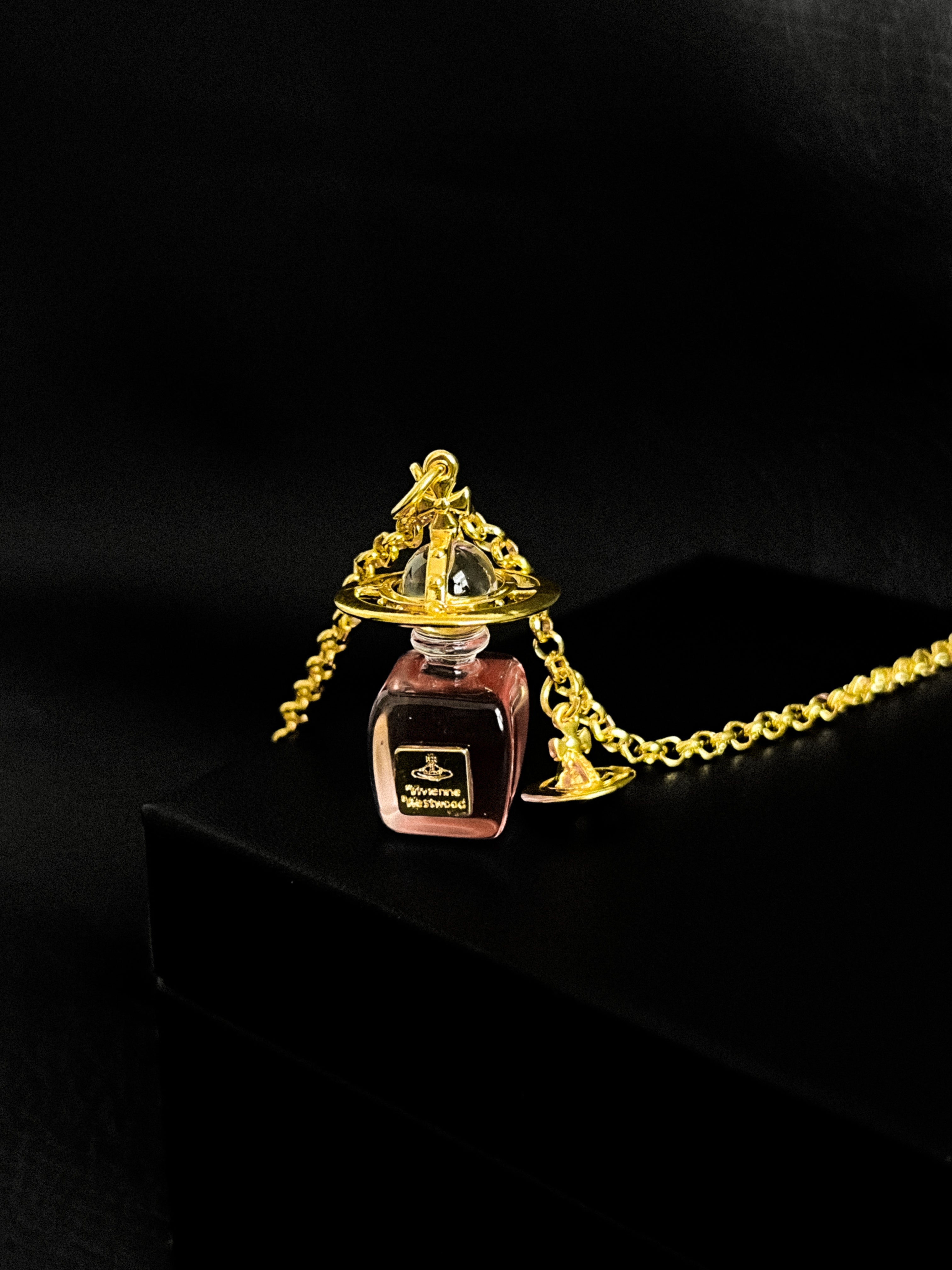 Collar VW Perfume Charm