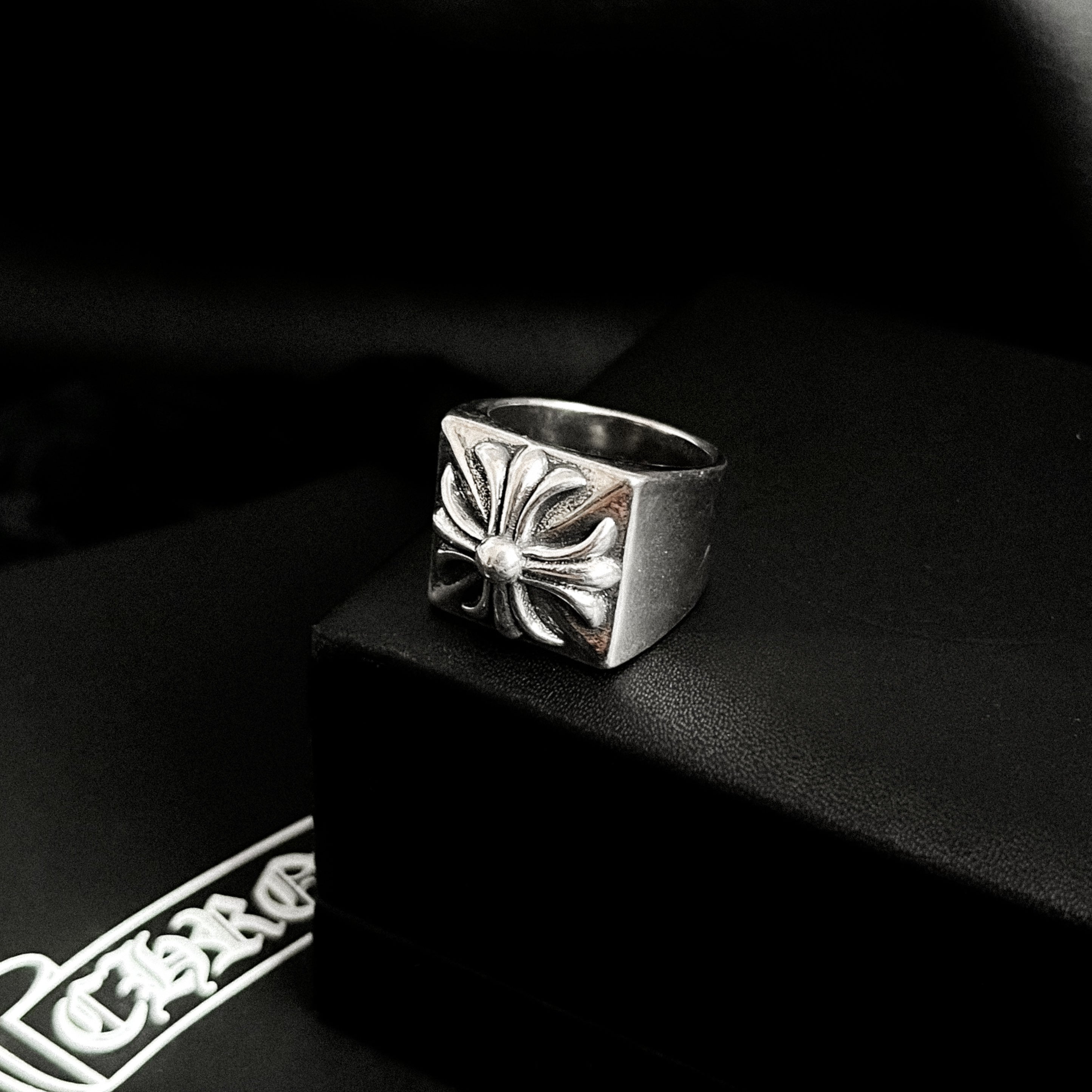 Anillo Chrome H. Square