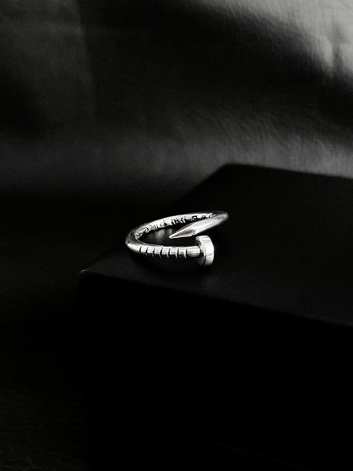 Anillo Chrome H. Cross Nail