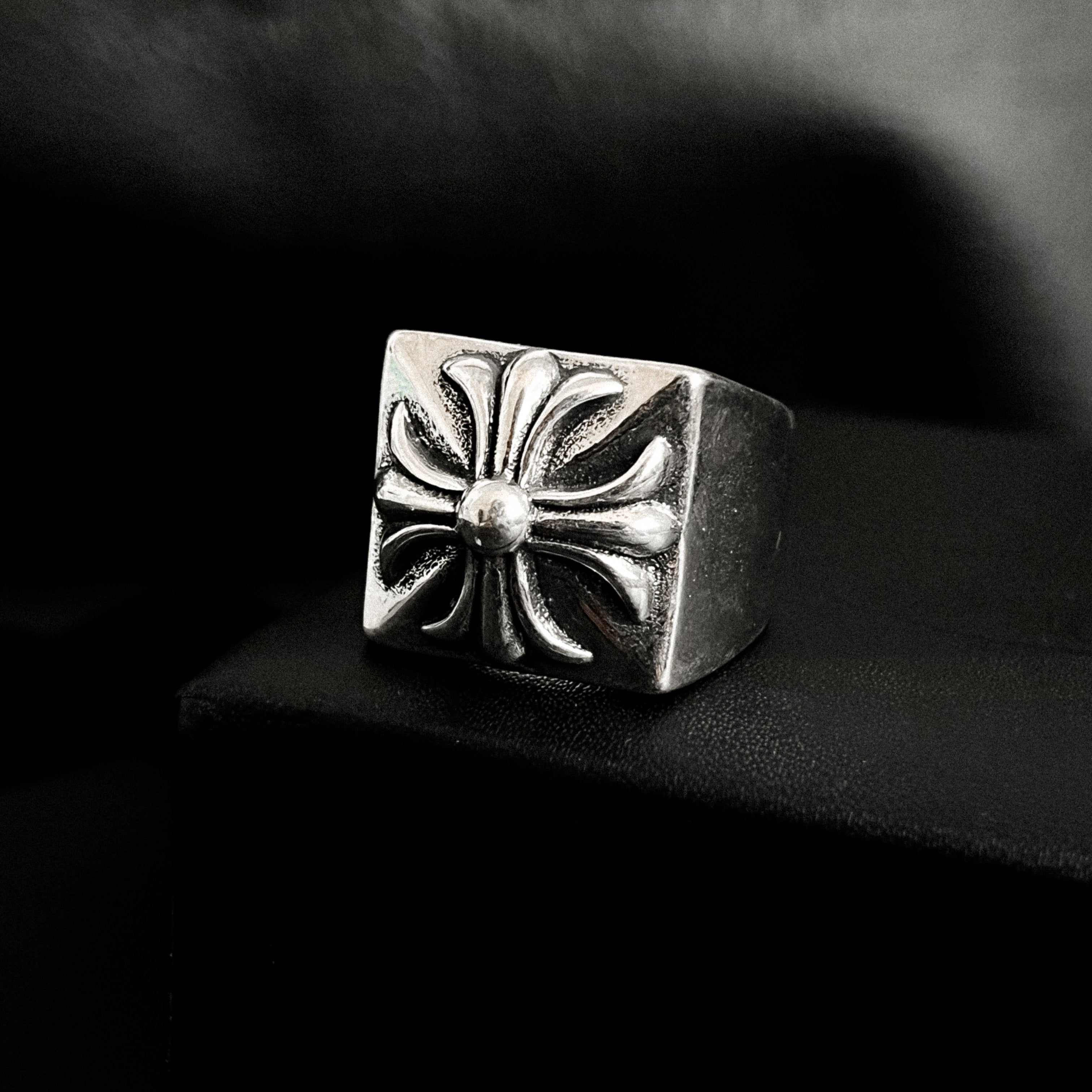 Anillo Chrome H. Square