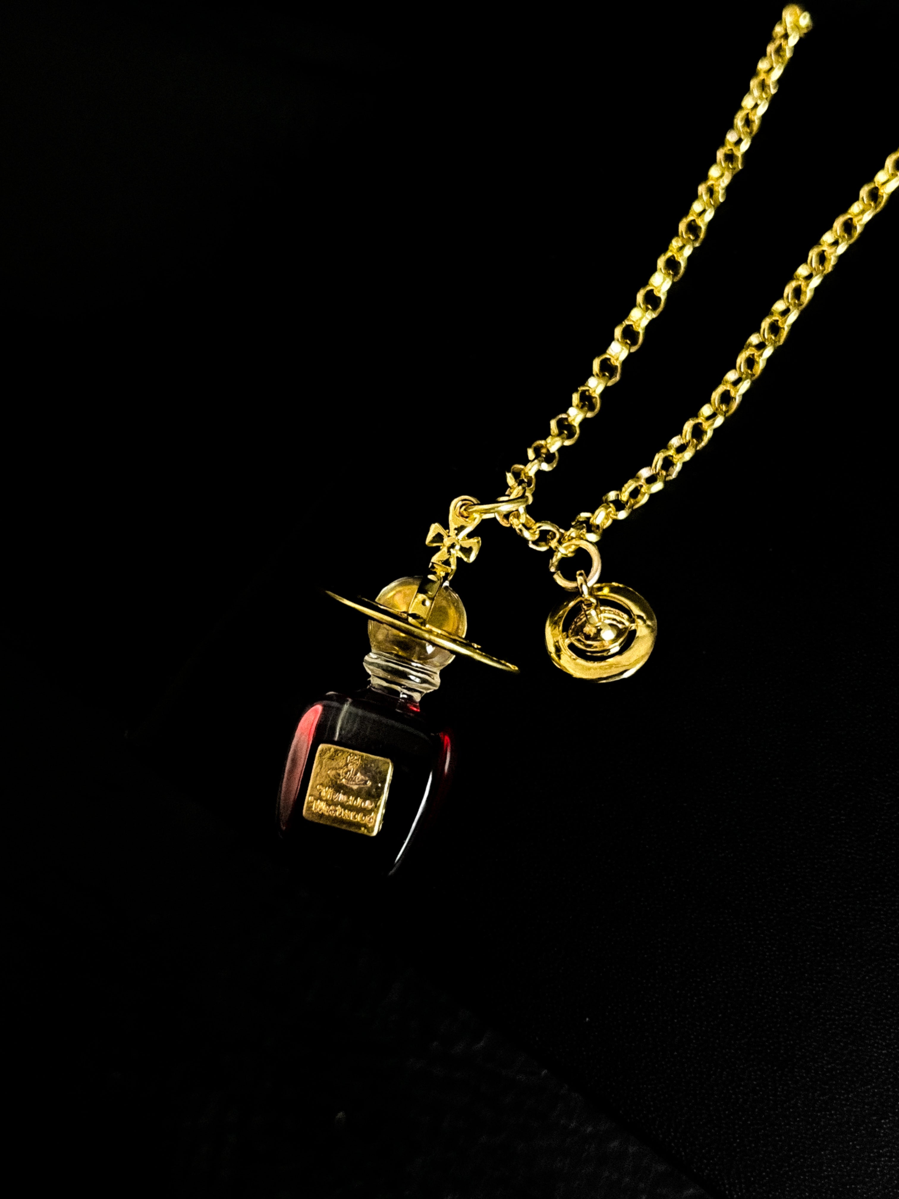 Collar VW Perfume Charm