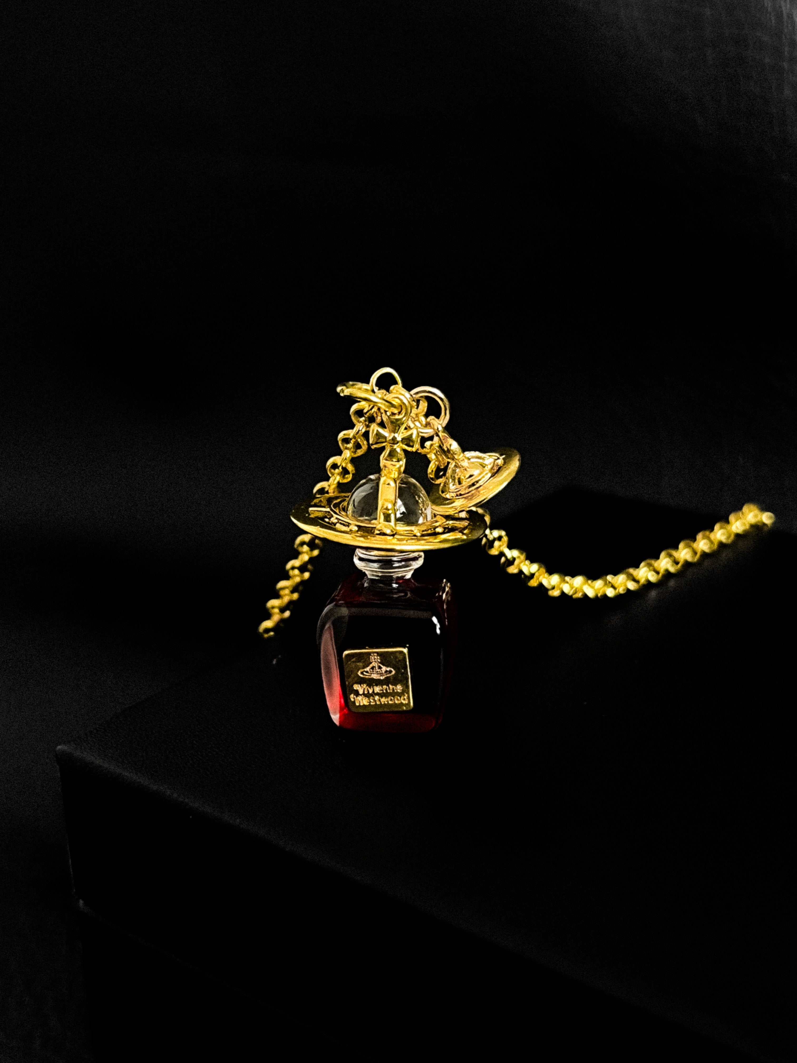 Collar VW Perfume Charm